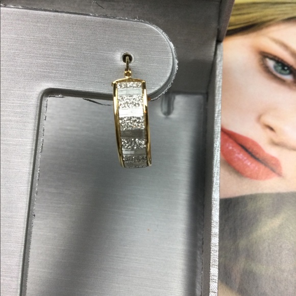 ZALES 14K YELLOW GOLD SMALL HOOP EARRINGS - Picture 3 of 7